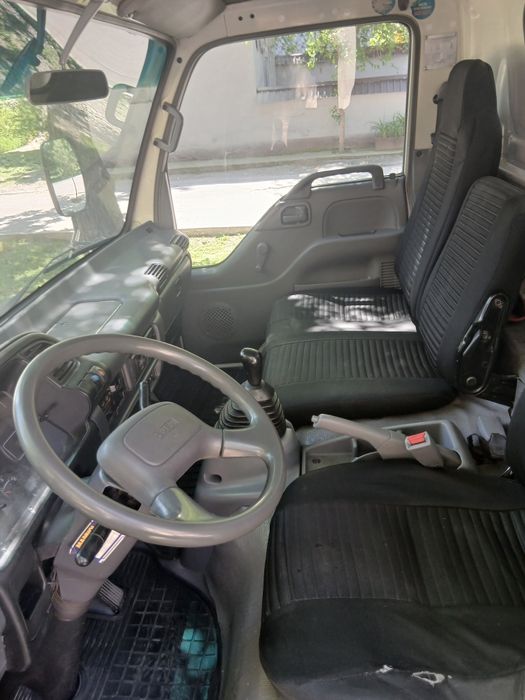 Isuzi npr  Рефрижератор