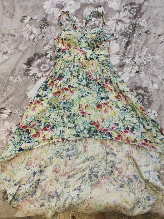 Продам женские платья