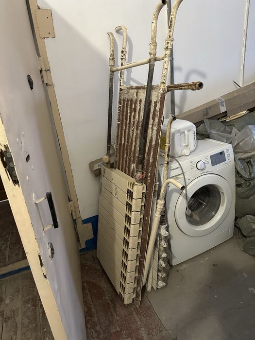 Радиаторы отоплени, батареи на 10 секций и 6, в хорошем состоянии