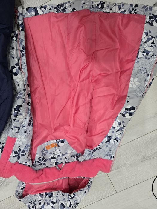 Продам  лыжный костюм на девочку