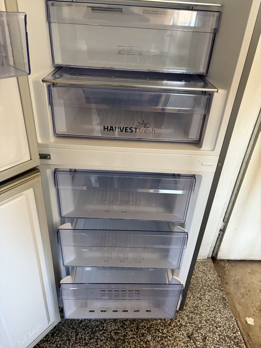 Хладилник с фризер Beko RCNA406EO6XBN