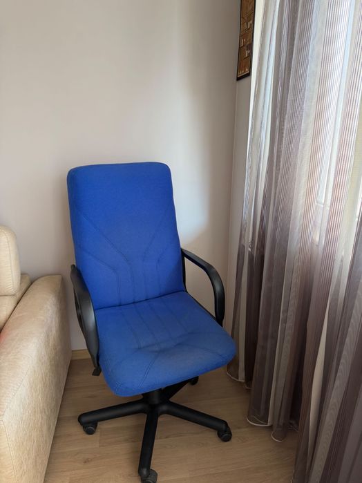 Офис стол подходящ за дома