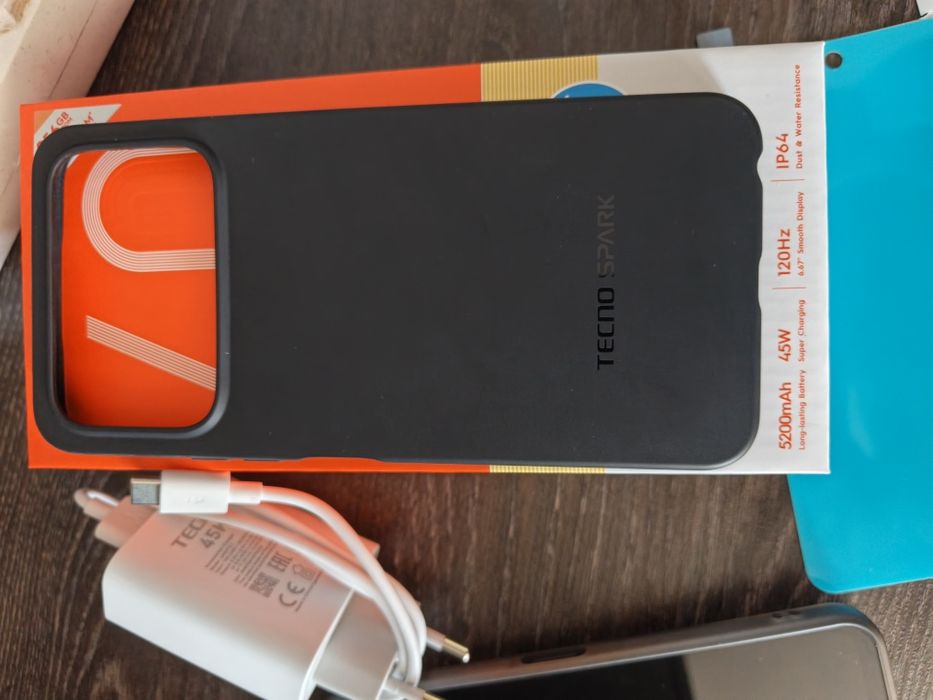 Телефон Tecno Spark 40