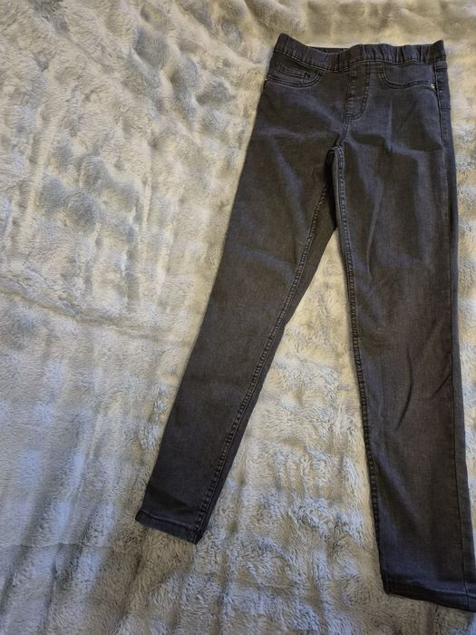 Blugi de culoare neagra