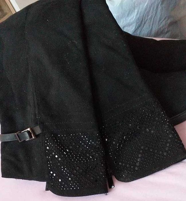 Cizme lungi, peste genunchi