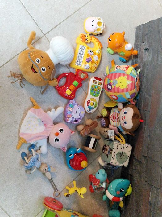 Lot jucarii si antemergator de lemn