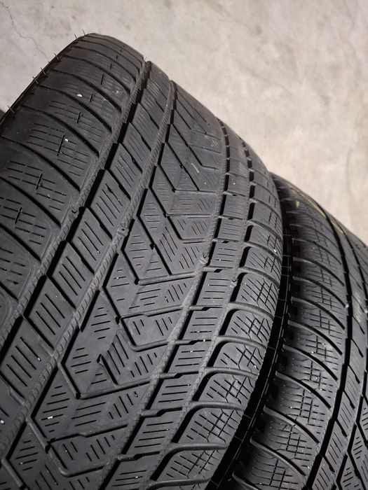 4 Anvelopele de iarnă 315 35 r22 si 275 40 r22 Pirelli