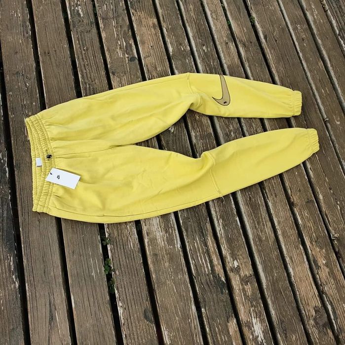 Дамско долнище Nike налични размери жълт цвят памучна материя ново