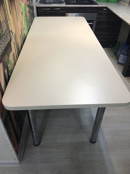 Стол кухонный