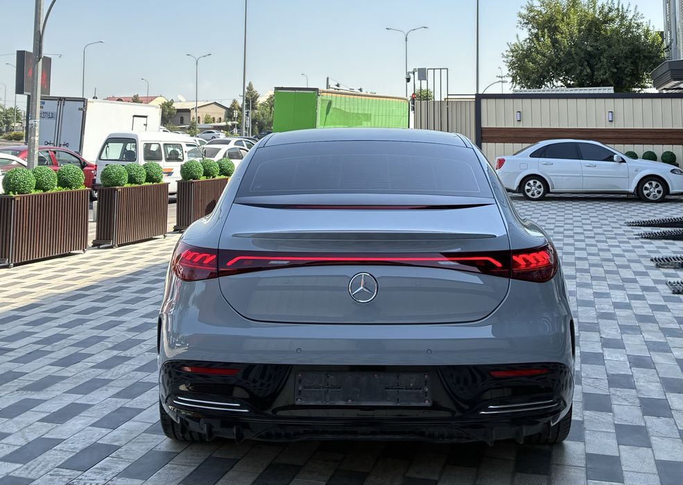 Mercedes-Benz EQE 350