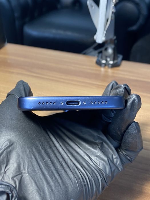 iPhone 17 Pro, 512 GB, Deep Blue, Foarte bun, Functioneaza in orice retea, Nu are semnal in Italia
