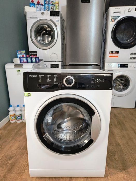 Mașină de spălat rufe Indesit cu uscător impecabil