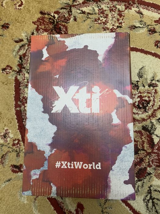 Кроссовки, обувь женская