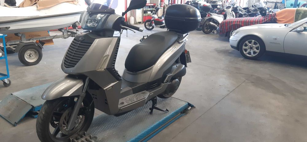Мотоциклет,скутер Кимко Пипъл(Kymco People -S) 200-300iна части