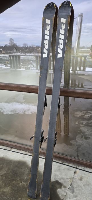 Skiuri Volki si Rossignol cu 1,7 m