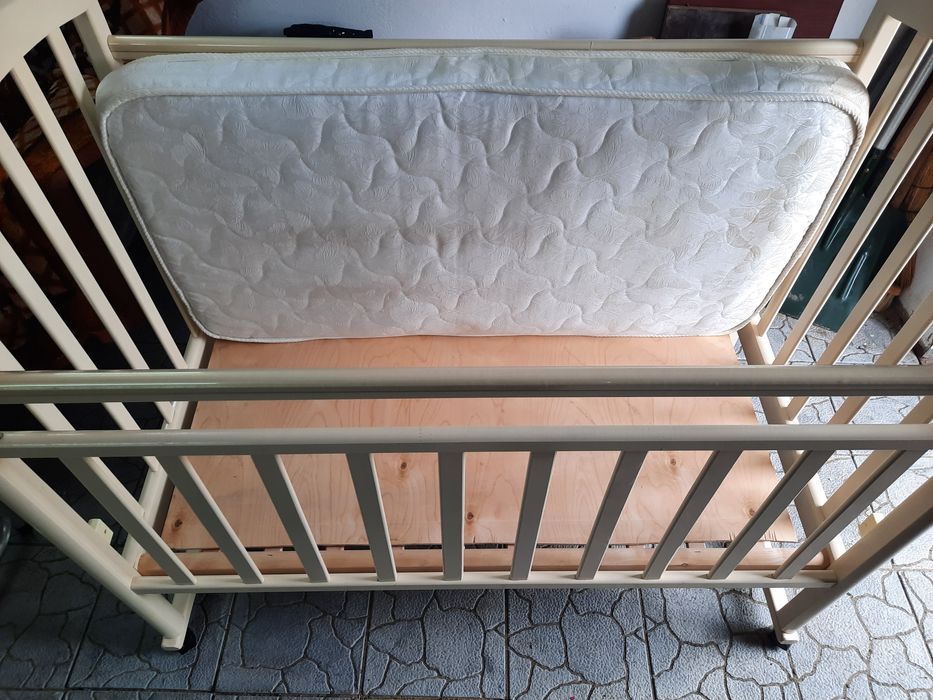 Продам детскую кроватку