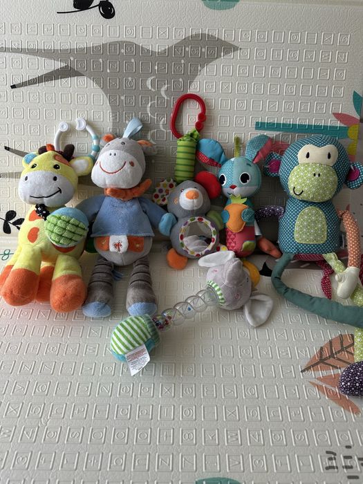 Бебешки играчки 0-6 м