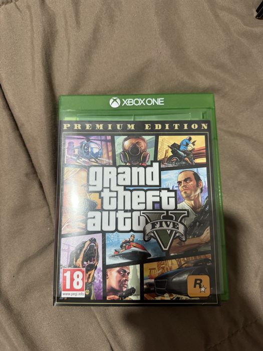 Vand xbox one cu 2 jocuri