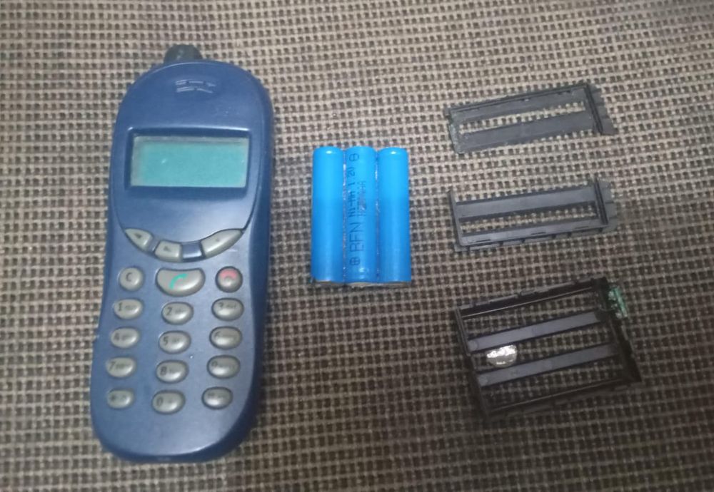 Старые мобильные телефоны