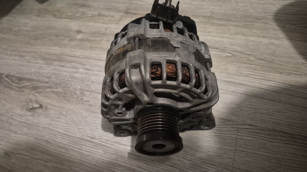 Vand alternatoare si compresoarede aer   dacia renault 1.0tce 1.3tce 1.5dci 926008942R 92600157R 231001993R 231006293R 231007769R