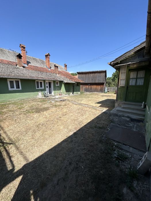2 corpuri casa si teren generos la 15 minute de Brasov ( Purcareni)