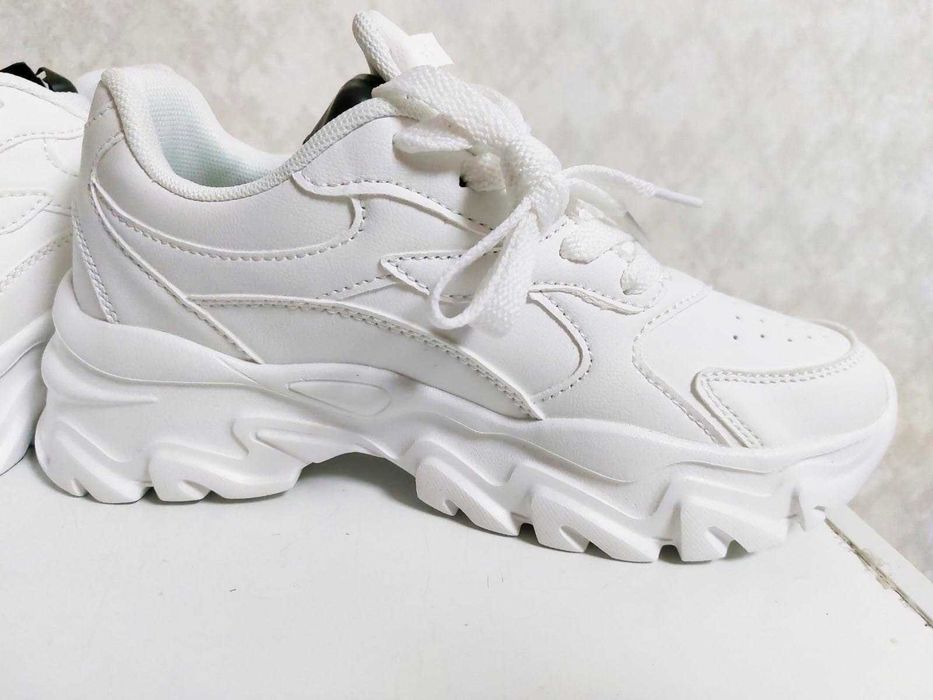 Кроссовки женские