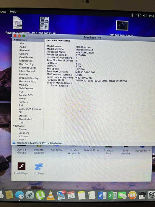 лаптоп macbook цвят сив