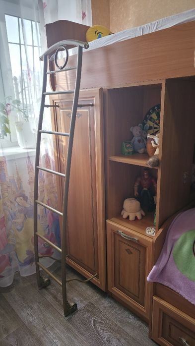 Продам кровать двухярусную