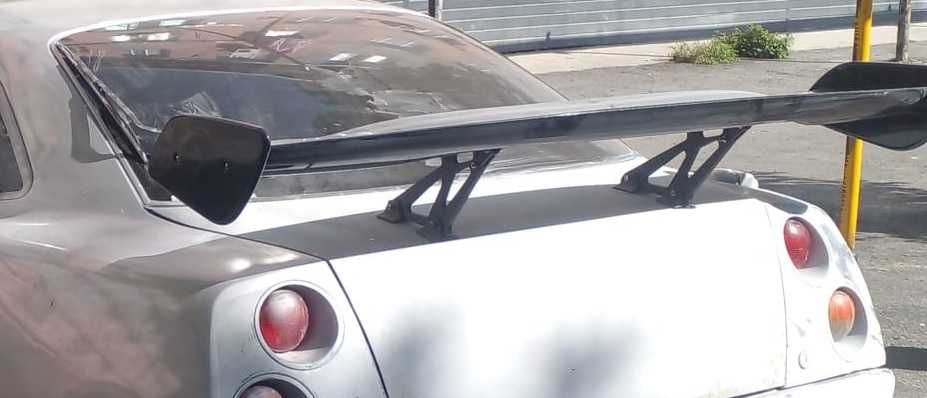 Задний спойлер (антикрыло)