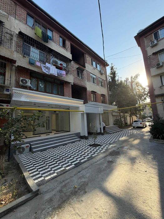 Сдаётся коммерция 87 м² на 1-й линии с евроремонтом — Лабзак, ул. Абая