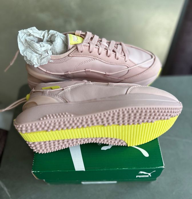 Дамски спортни обувки Puma