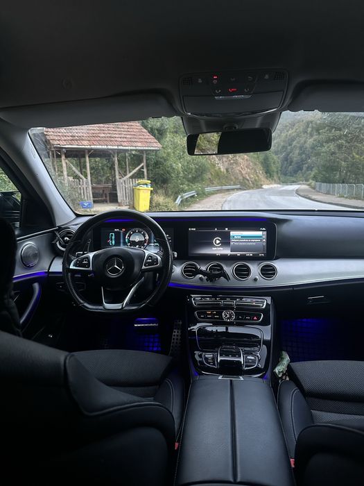 Mercedea-Benz E220