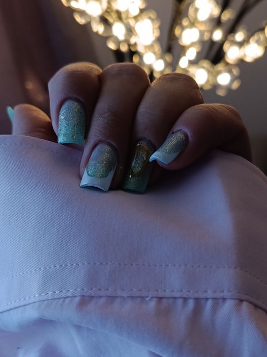 Manichiură, pedichiură estetică.