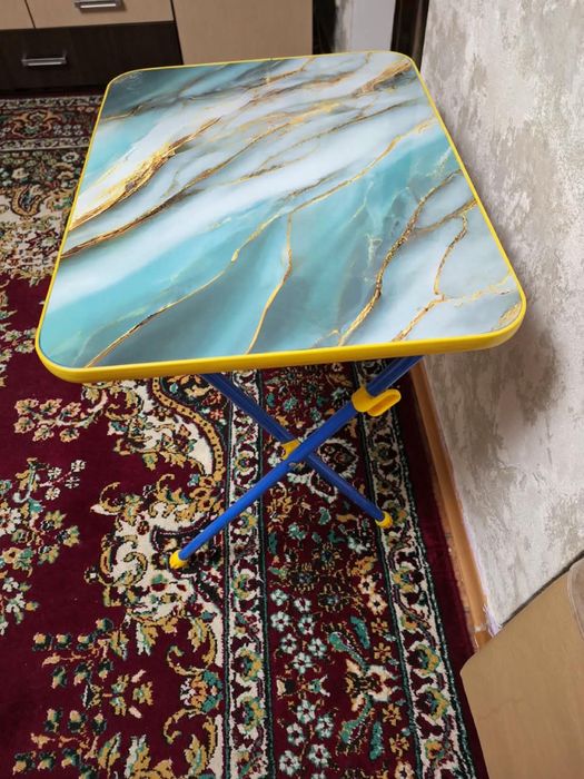 Детский столик продам