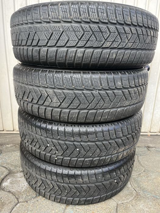 4 anvelope iarna 215/65 R17, Pirelli, 5-6mm profil ramas!