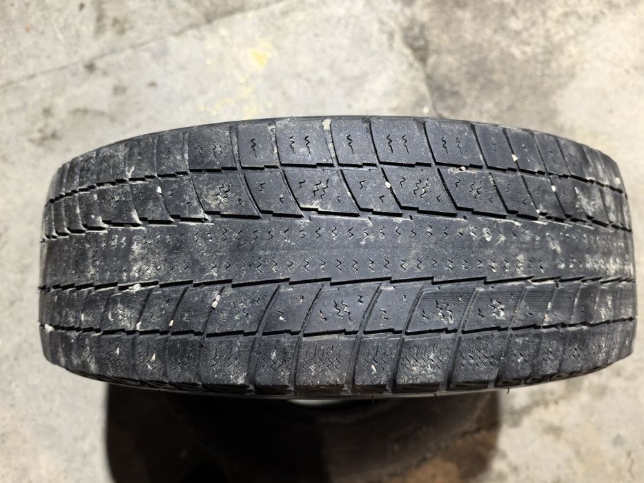 Продам резину 2 штуки