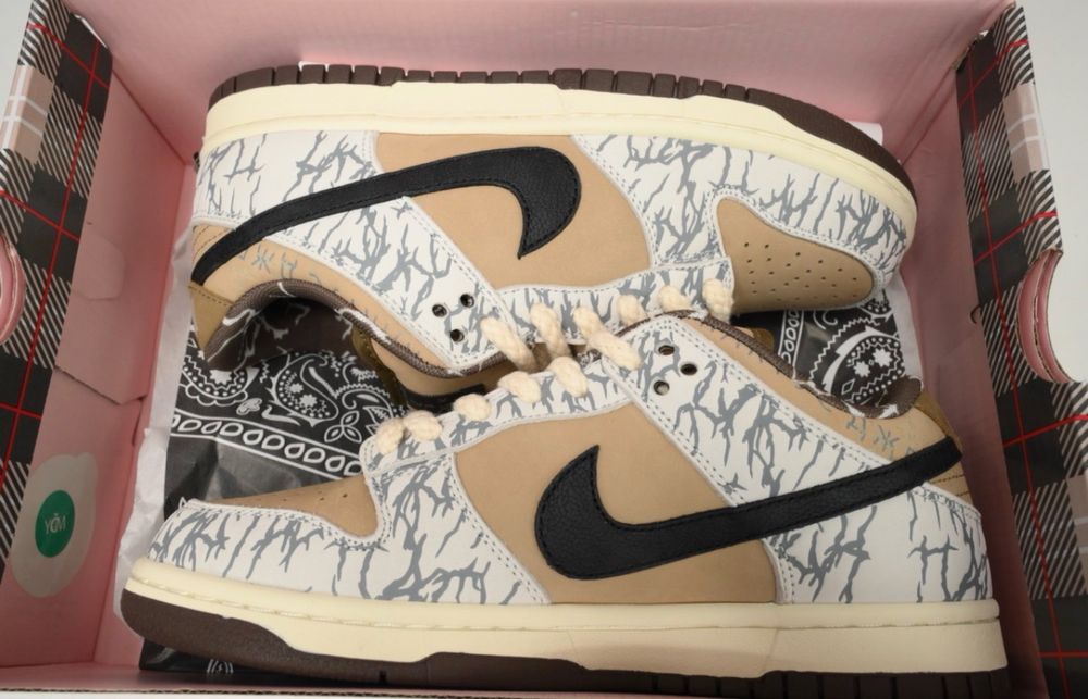 Nike X Travis Scott