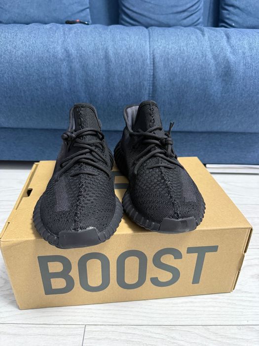 Yeezy 350 v2 black