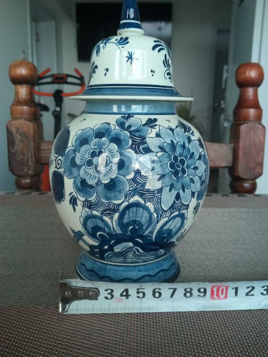 Стилна и красива урна.