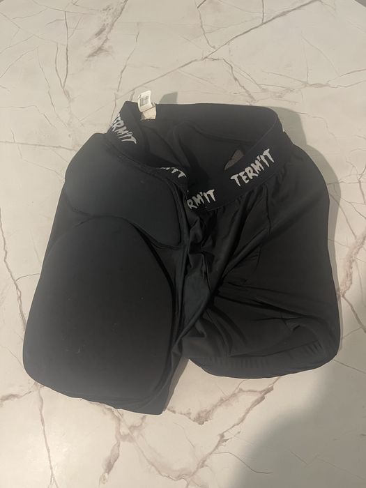 Костюм QuickSilver, шлем Atomic, ботинки Termit