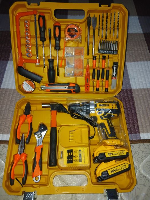 Ударный шуруповерт с набором из 54 инструментов