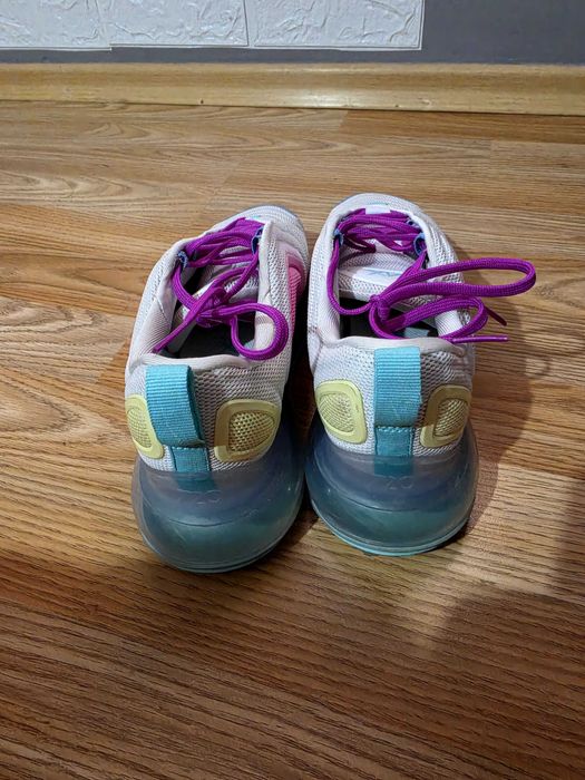 Дамски маратонки Nike Air Max 720