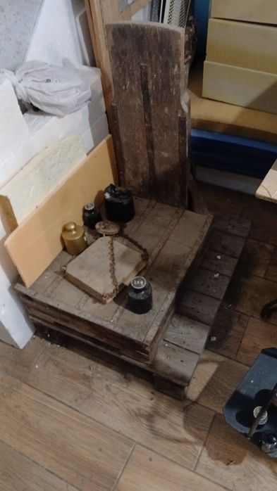 Cântar vechi cu talere