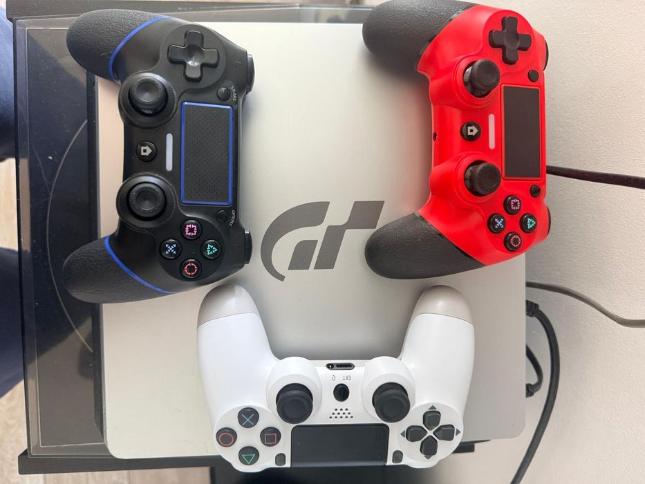 PlayStation 4 Gran Turismo slim