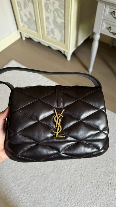 Saint Laurent (YSL) Loulou