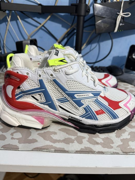 balenciaga runner white red blue pink