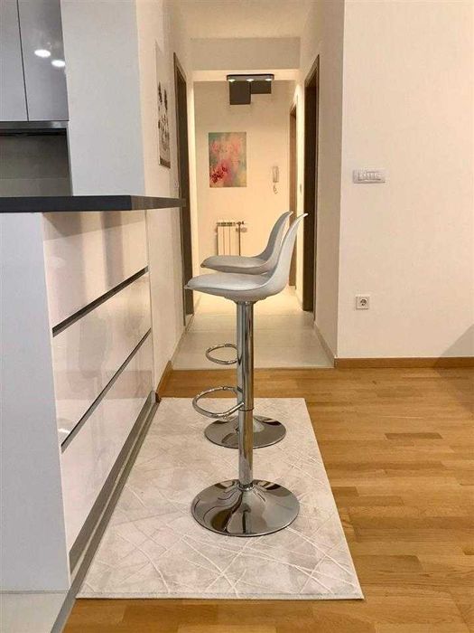 Дава се под наем Двустаен апартамент в Бургас, Изгрев - 60 кв.м за 204 € - Снимка #3