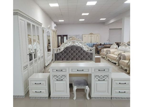 Продается спальный гарнитур
