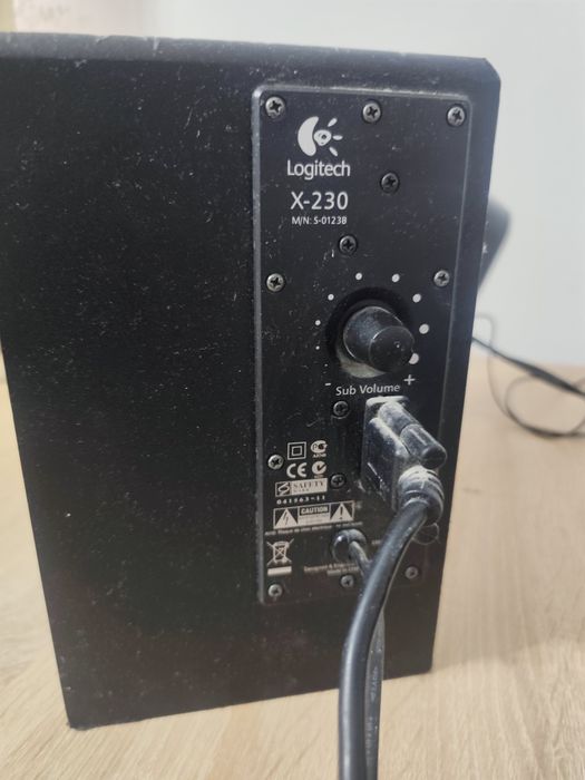 Sistem audio Logitech 2 boxe și subwoofer
