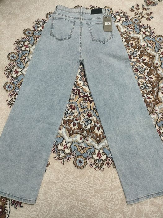 Продам джинсы 28р